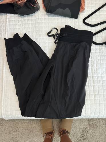 Lululemon Size 6 Black Dancer Joggers