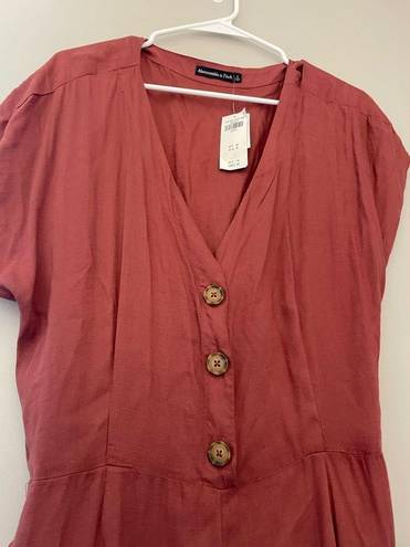 Abercrombie & Fitch Abercrombie Large maroon jumpsuit with pockets button detailing SEE NOTES