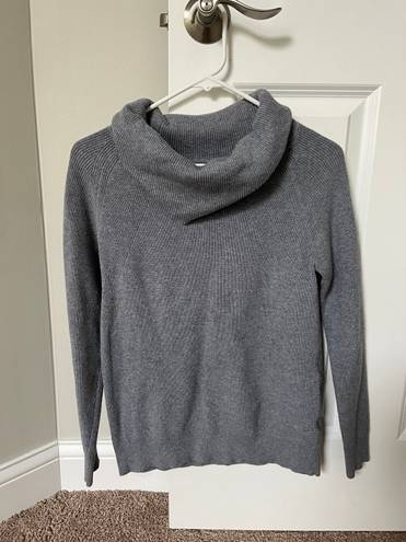 Banana Republic grey knit turtle neck sweater