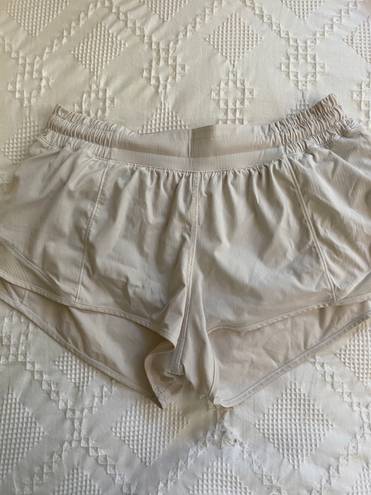 Lululemon Hotty Hot Short 2.5”