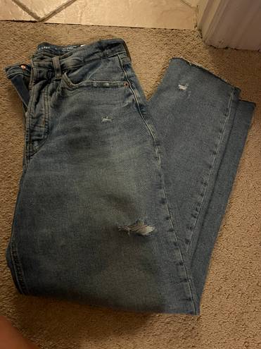 Old Navy Straight Leg Curvy Profile Jean