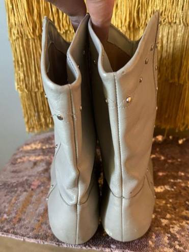 Dingo Vintage  western boots. Condition in pics. Some wear on back of heel sz.8.5