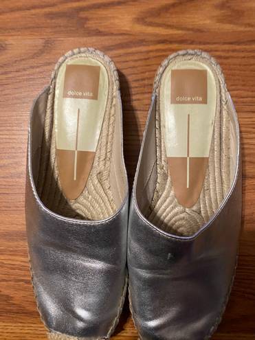 DV by Dolce Vit Tyle Metallic Silver Leather Summer Espadrille Mule Slide Flats 6.5