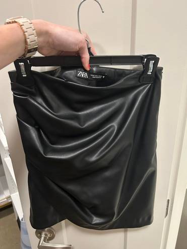 ZARA leather skirt m