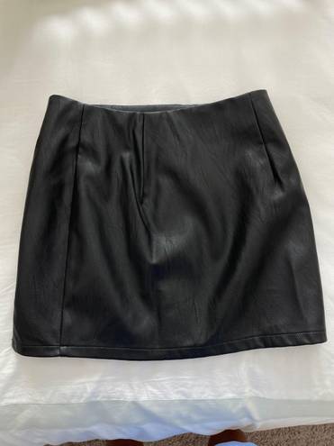 Super down Black Faux Leather Mini Skirt 