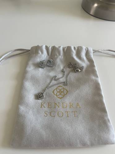 Kendra Scott Silver Logo Set