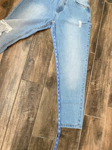 Pretty Little Thing  Distressed High Rise Straight Leg Jeans