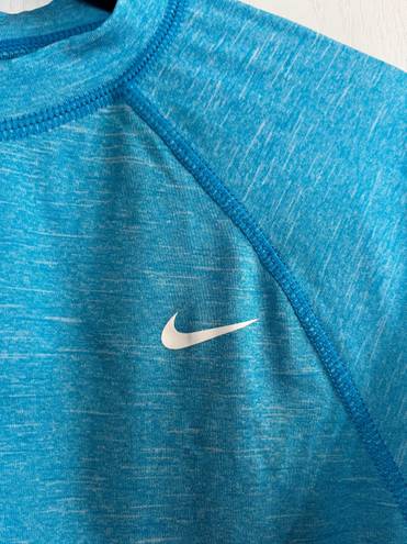 Nike Women’s Blue Dri-Fit Shirt Size Small 1072