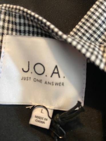 J.O.A. NWT  women's crop top plaid black and white size large