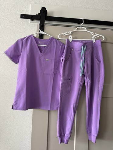 FIGS Scrubs Set