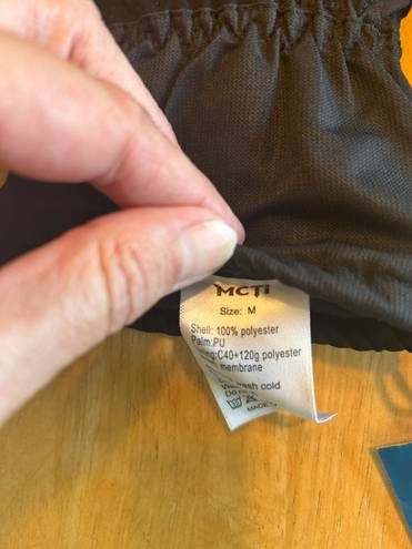 NWT MCTI gloves size medium Black