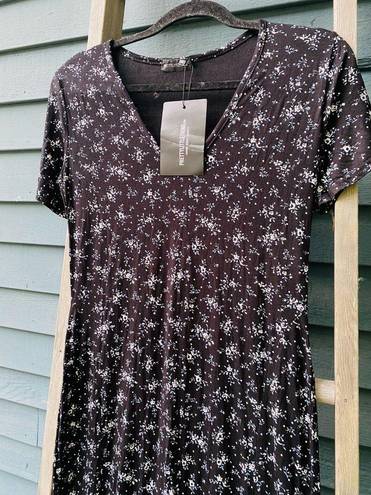 Pretty Little Thing NWT  black ditsy floral split detail maxi dress size/6