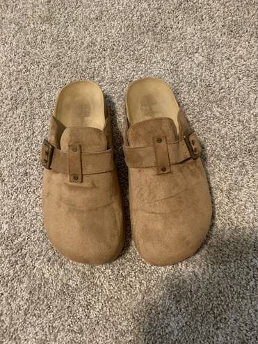 American Eagle Clogs-