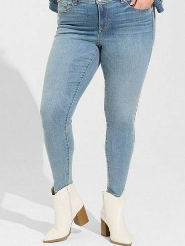 Torrid  Mid Rise Skinny Jeans Size 18R Stretch Denim Light Wash Plus Size Fashion