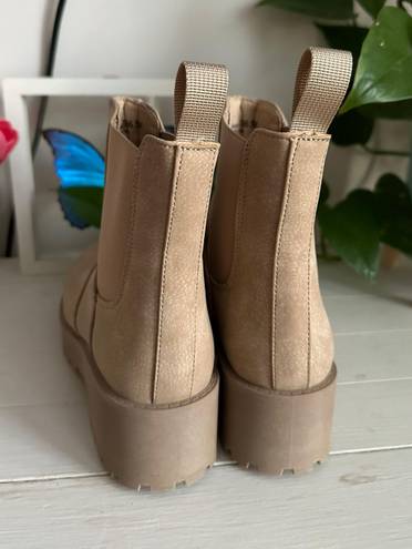 Chelsea Boots Tan Size 6