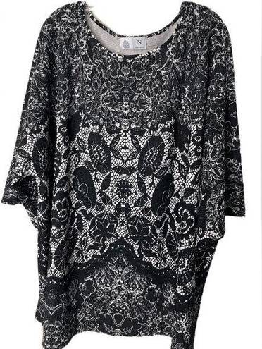 Natori  Disney Alice Top Size 3X Black Floral Scoop Neck 3/4 Sleeve