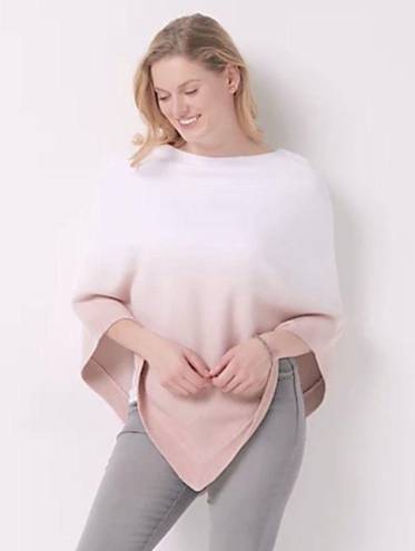 Barefoot Dreams  CozyChic Ultra Lite Ocean
Breeze Poncho in Ombré Rose Mist