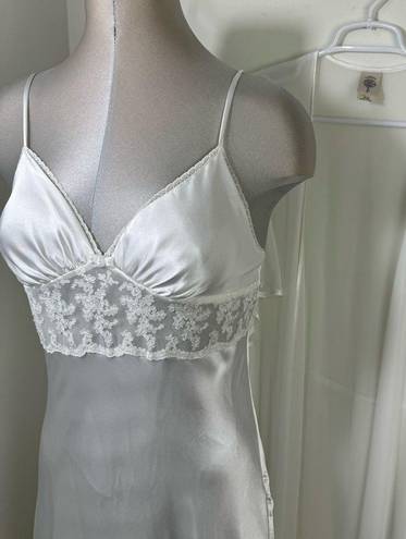 In Bloom  by Jonquil Lace Satin Long Lingerie White Nightgown Size Small Medium