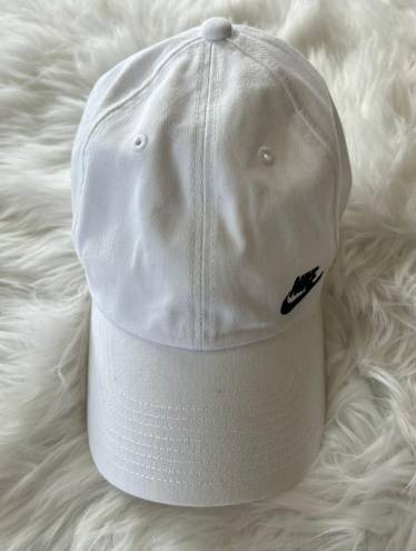 Nike Women’s Heritage 86 Hat In White