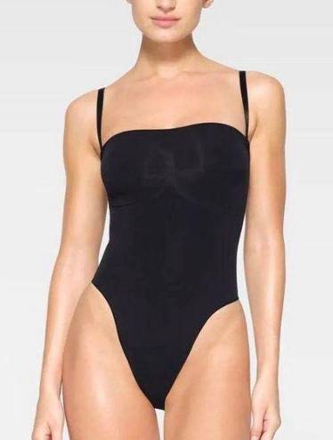 SKIMS Strapless Sculpting Bodysuit M