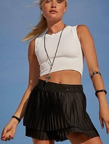 Free People Movement NWT Black Pleated Mesh On Deck Skort Size Large - FP Movement, Sold Out Item! 🦄