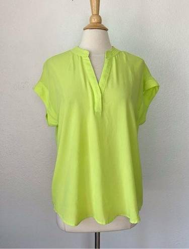 Cynthia Steffe Solid Neon Green Short Sleeve V-Neck Chiffon Blouse