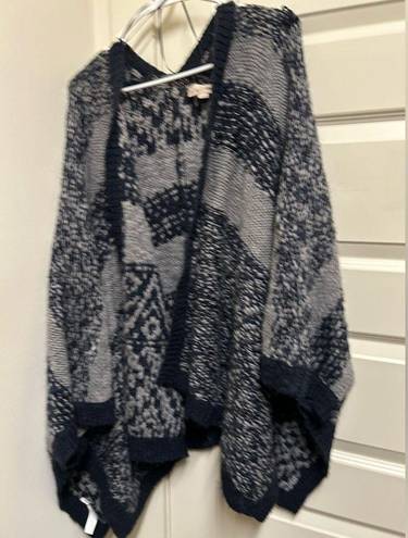 Loft Wool & alpaca poncho/shawl