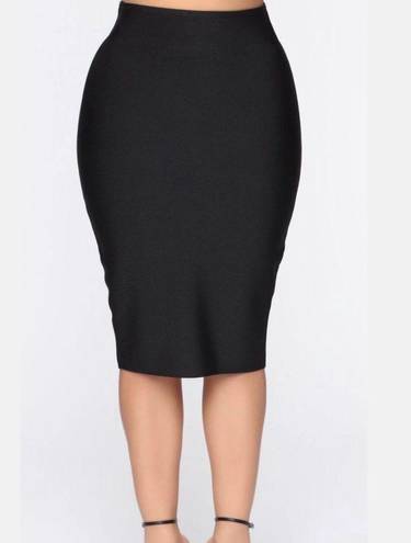 Chocolate USA NWT! Sz M  Bodycon Style Black Pencil Skirt