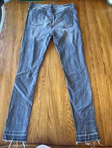 Umgee  Skinny Straight Distressed Raw Hem Jeans Size 27 EUC Bin C