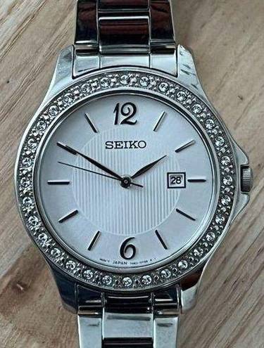 Seiko  Ladies Watch Crystals Stainless Bracelet Dial Hands Date Window