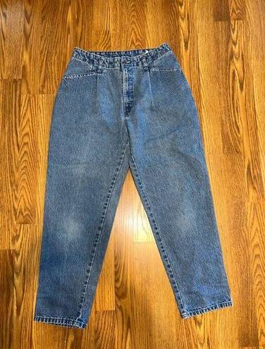 Northern Reflections Super Cool Vintage 90s  High Rise Tapered Leg Jean!