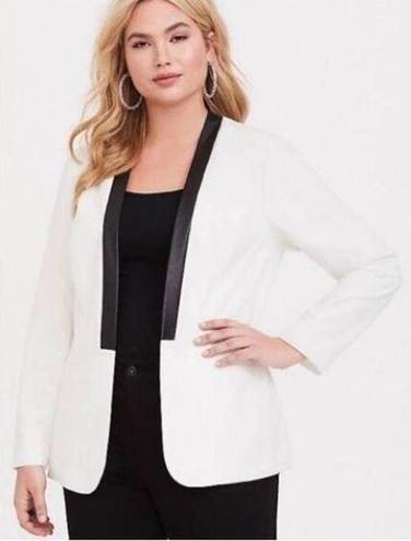 Torrid  Open Front Blazer Cream Black Size 2X Faux Leather Trim Pockets Plus Size