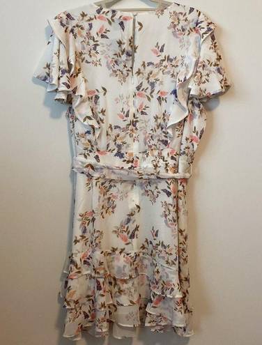 City Chic  Abigail Floral Dress in Ivory Size: 20