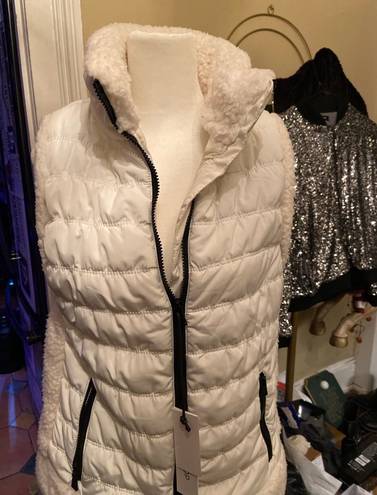 Workshop White Puffer Vest Med