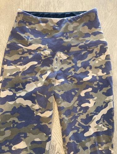 Lysse Mint high waisted  camo cropped leggings. Sz S