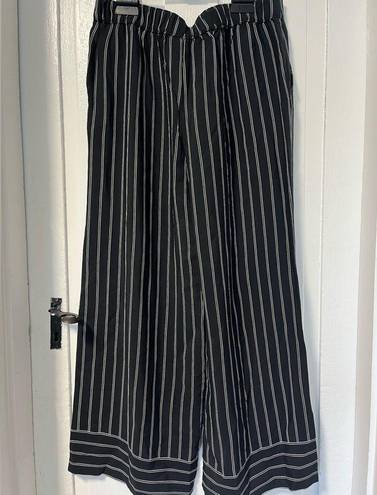 Loft NWT  Fluid Wide Leg striped black and white pull on pants size Large