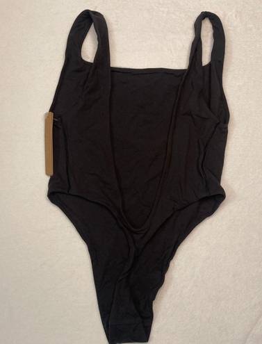 SKIMS High Cut Low Back Bodysuit New with out tags XS