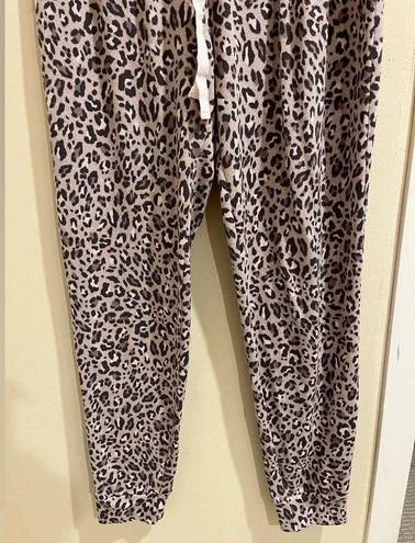 Marilyn Monroe  Size Large Lavender Leopard Print 2 Piece Pajamas