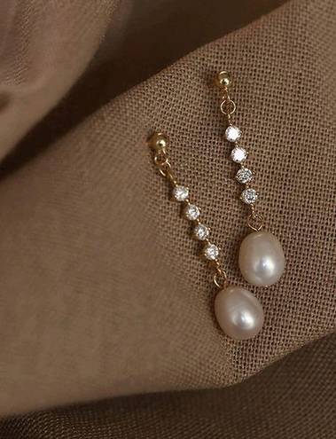 Elegant white pearl dangle drop earrings for women Gold