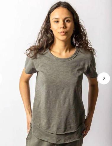 Daisy Leallo  Ruffle Bottom Layered Hem Slub Cotton Gray Tee Medium