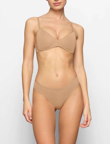 SKIMS WIRELESS FORM PUSH-UP PLUNGE BRA | OCHRE