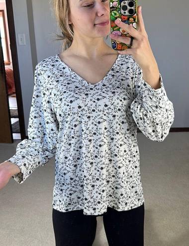 Bobeau : Dainty Floral Black & White Blouse