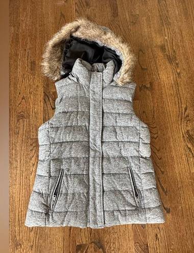 Banana Republic  Grey Faux Fur Trim Hooded Vest sz N0367