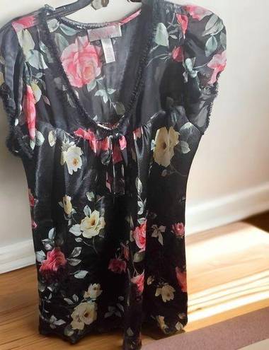 Oscar de la Renta  night gown black with large Flowers , bow on the front bust 40