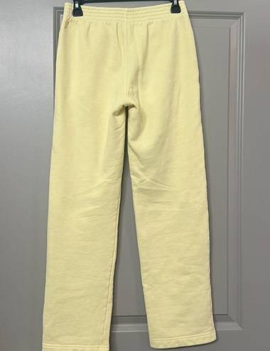 Aritzia TNA boyfriend straight leg sweatpant Yellow Size XS