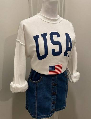 Gildan NWOT  White USA American Flag Patriotic Crewneck Sweater Sweatshirt - M