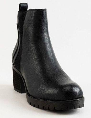 MIA  Ashley Lug Sole Chelsea Boot size 9.5