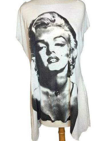 Marilyn Monroe  Womens Top Ingear Size Medium Shark Bite Hem Short Cap Sleeve