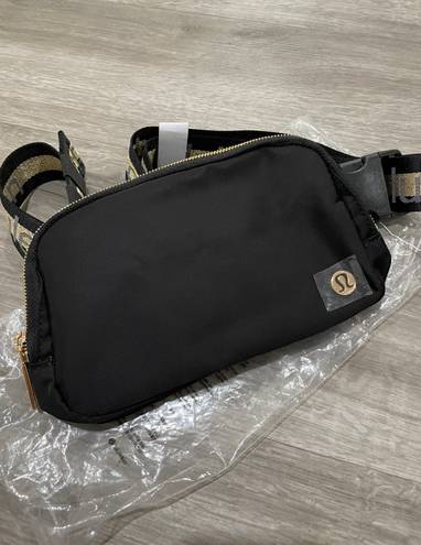 Lululemon Everywhere Belt Bag