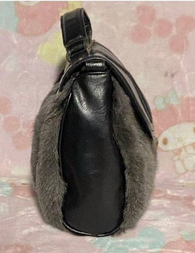 Forever 21 Vintage faux furl /Leather  handbag (excellent condition)